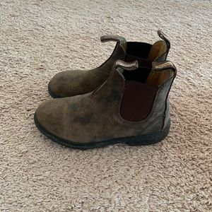 Blundstones (kid size) size 3